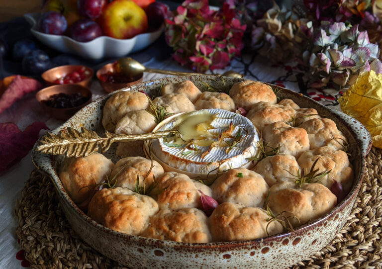 Gluténmentes tésztagolyó koszorú-sült camembert-tel (GM)